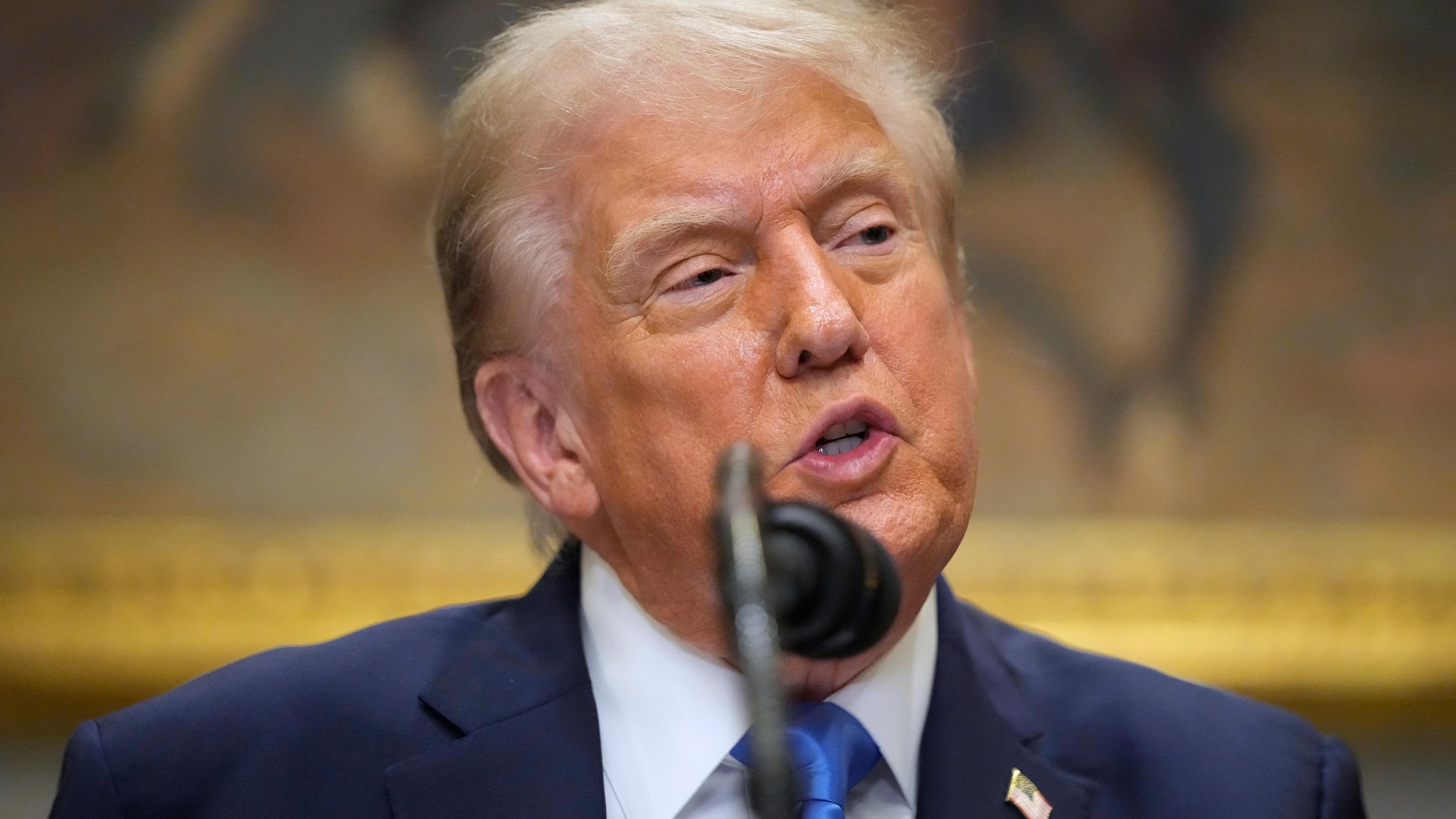 US-Präsident Donald Trump spricht im Roosevelt Room des Weißen Hauses.