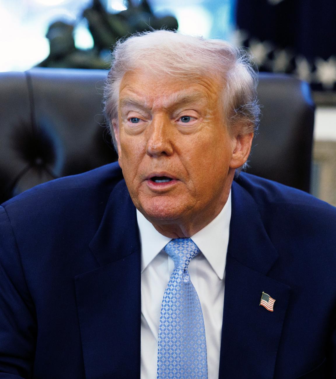 US-Präsident Donald Trump spricht während eines Treffens mit der Task Force des Weißen Hauses zur FIFA-Weltmeisterschaft 2026.