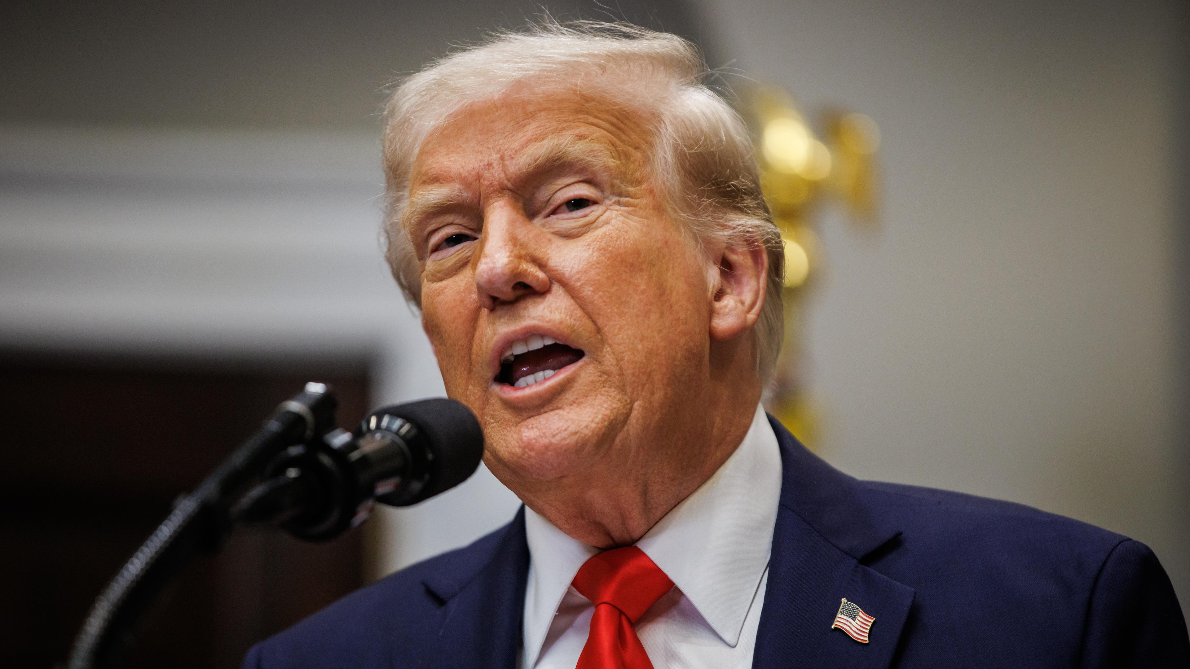 US-Präsident Donald Trump kündigt im Roosevelt Room des Weißen Hauses eine US-Investition der Taiwan Semiconductor Manufacturing Company (TSMC) in Höhe von 100 Milliarden US-Dollar an