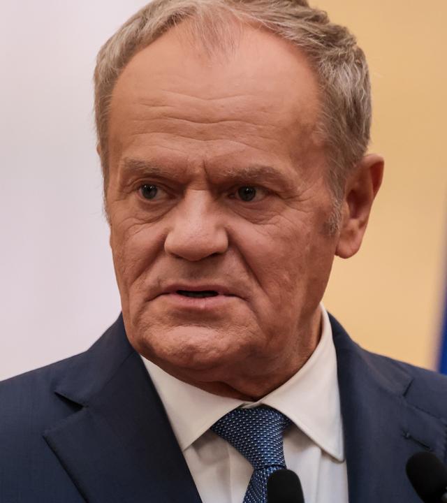 Donald Tusk, Ministerpräsident von Polen, spricht während eines bilateralen Treffens mit dem norwegischen Ministerpräsidenten.