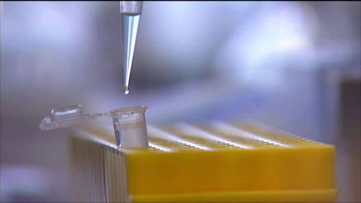 Doping: Reagenzglas mit Pipette