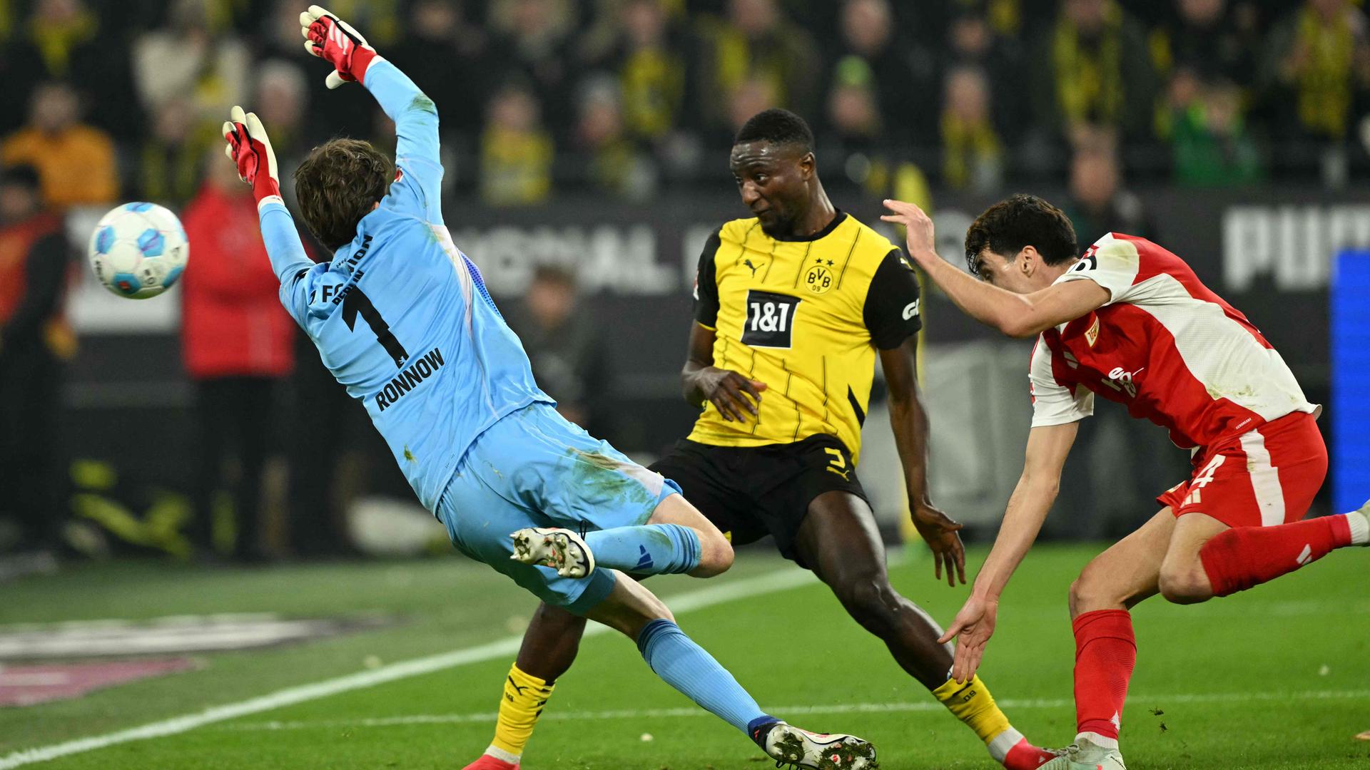 Dortmunds Serhou Guirassy schießt das Tor zum 2:0.