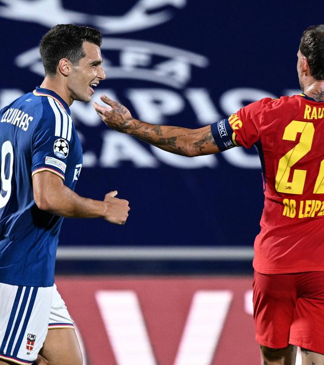 Der griechische Stürmer Anastasios Douvikas jubelt nach seinem Treffer zum 2:0 gegen RB Leipzig