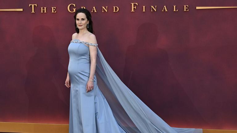 Schauspielerin Michelle Dockery enthüllt ihren Baby-Bauch bei der Premiere von "Downton Abbey: The Grand Finale"