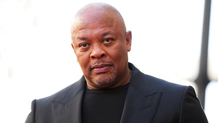 Dr. Dre bei der Zeremonie zur Ehrung mit einem Stern auf dem Hollywood Walk of Fame.