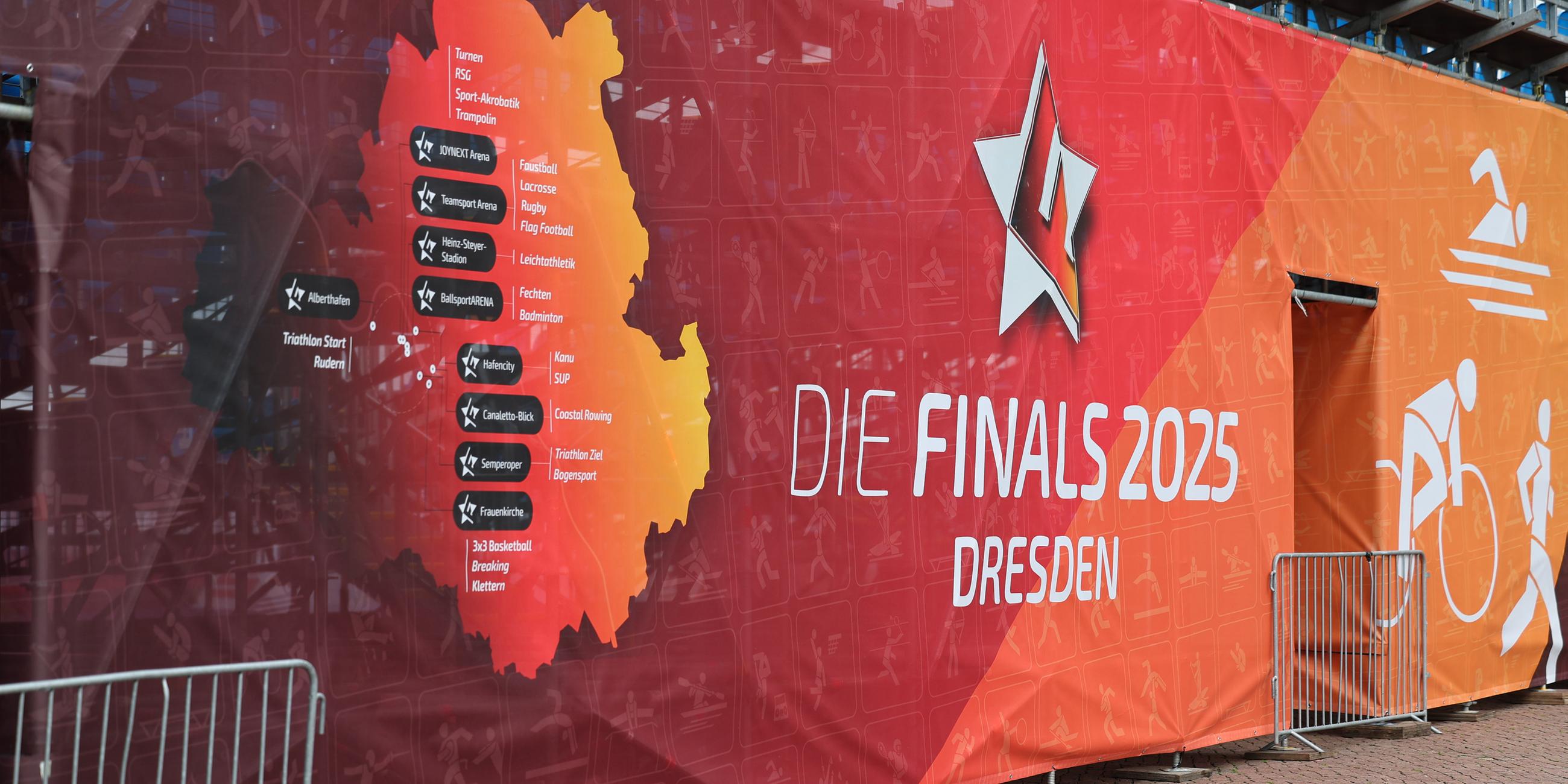 Logo und Branding am Theaterplatz der Finals in Dresden 2025