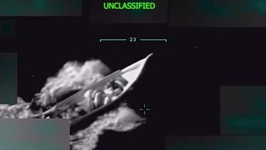 Das Archivbild zeigt einen früheren Angriff des US-Militörs auf ein mutmaßliches "Drogenboot".