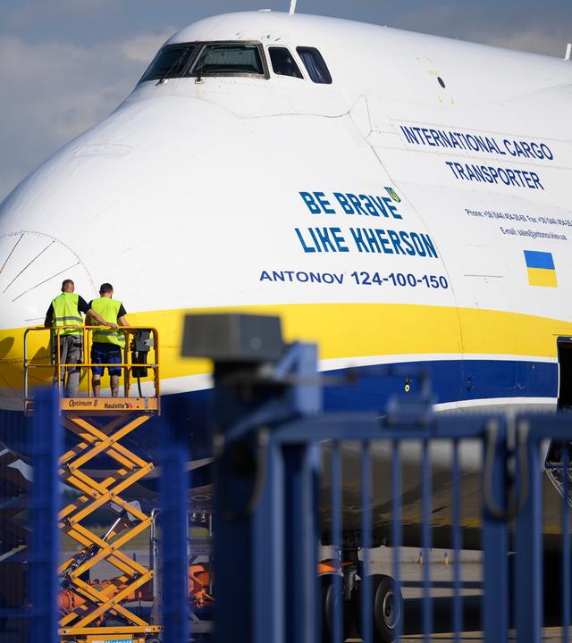 Die für einen Angriff ausgerüstete Drohne war nach Angaben aus Sicherheitskreisen nahe einer ukrainischen Transportmaschine sichergestellt worden. 