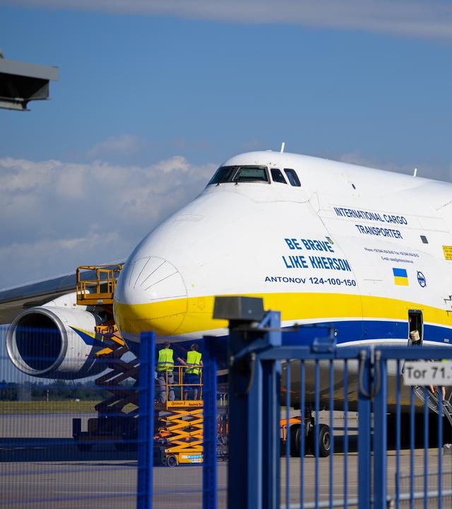 Die für einen Angriff ausgerüstete Drohne war nach Angaben aus Sicherheitskreisen nahe einer ukrainischen Transportmaschine sichergestellt worden. 