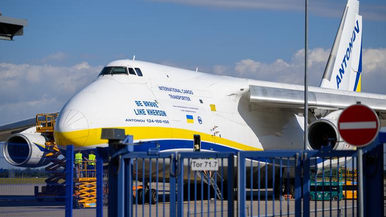 Die für einen Angriff ausgerüstete Drohne war nach Angaben aus Sicherheitskreisen nahe einer ukrainischen Transportmaschine sichergestellt worden. 