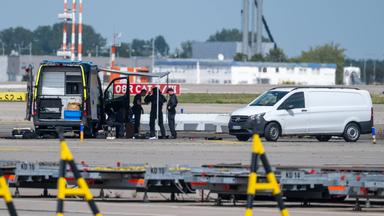 Spezialkräfte der Bundespolizei entfernten den Zünder des Sprengvorsatzes.