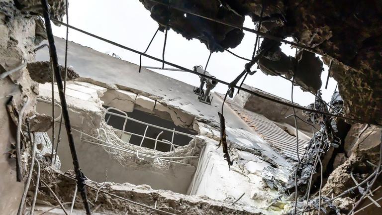 Dieses von der rumänischen Präsidialverwaltung am 29. Mai 2026 veröffentlichte Foto zeigt ein Wohnhaus in Galati, das von einer Drohne getroffen wurde. Dabei wurden zwei Menschen verletzt.
