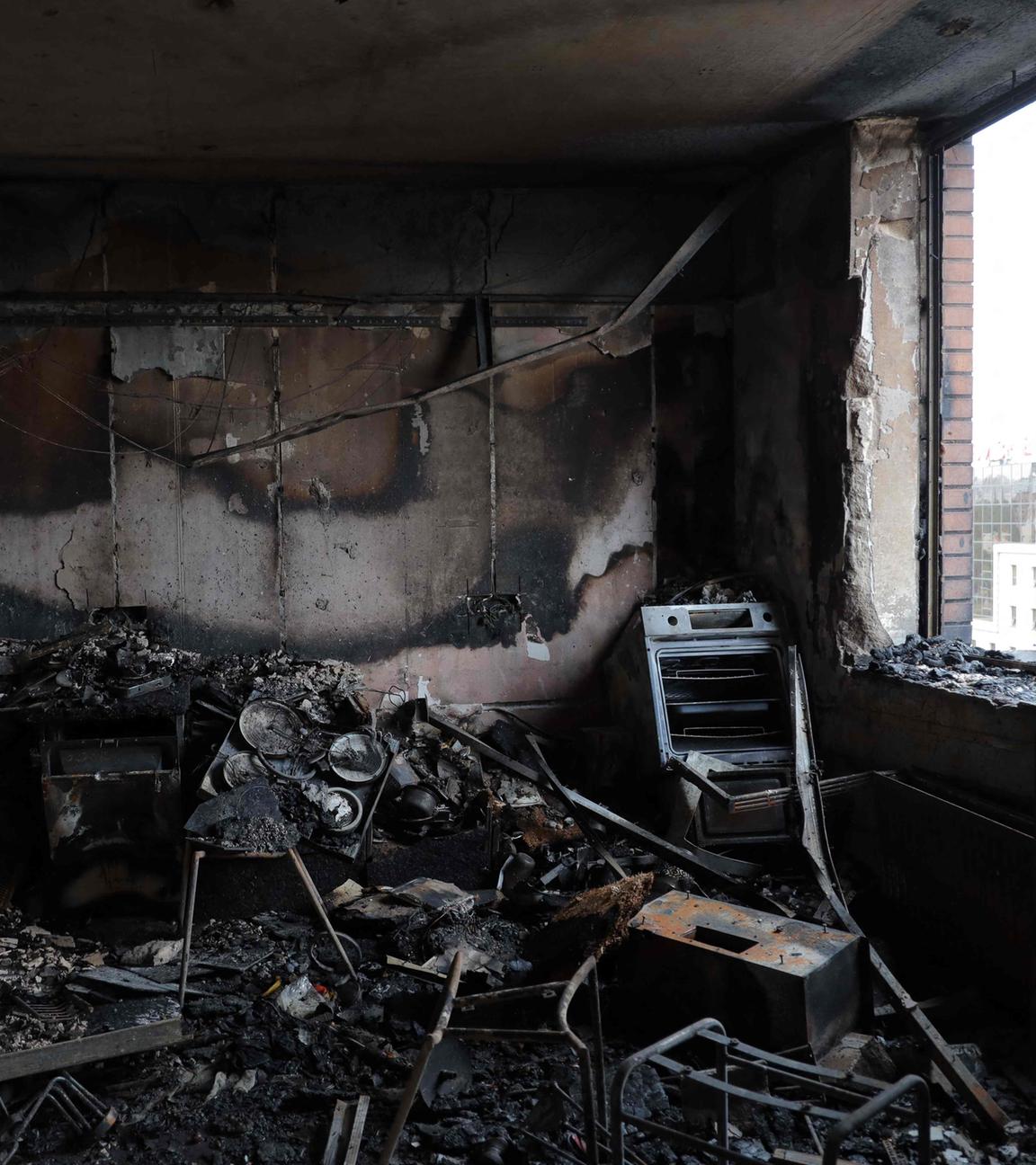 Dieses Foto zeigt einen zerstörten Innenraum eines mehrstöckiges Wohnhaus, das nach einem russischen Drohnenangriff in Odessa am 28. Juni 2025 inmitten der russischen Invasion in der Ukraine beschädigt wurde. 