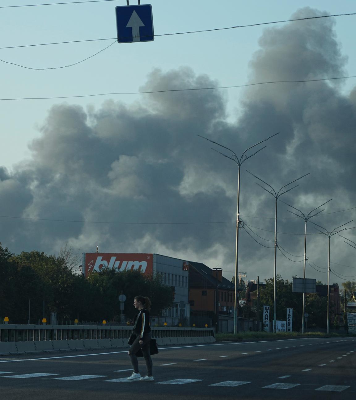 Rauch steigt nach einem russischen Angriff in Kiew, Ukraine, auf.