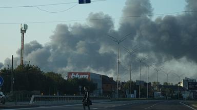 Rauch steigt nach einem russischen Angriff in Kiew, Ukraine, auf.
