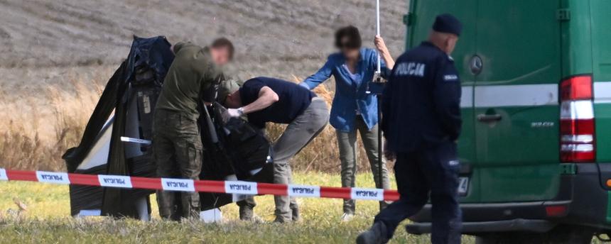 Am 10. September 2025 befinden sich Einsatzkräfte in der Nähe der Absturzstelle einer russischen Drohne im Dorf Wohyń in Ostpolen.