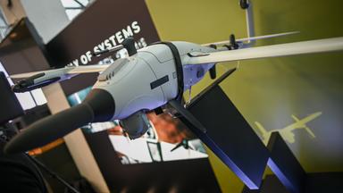 Ein unbemanntes Luftfahrzeugsystem Trinity-Pro von Quantum Systems wird am 16. September 2025 auf der Defense Tech Valley Conference in Lviv, Ukraine, ausgestellt.