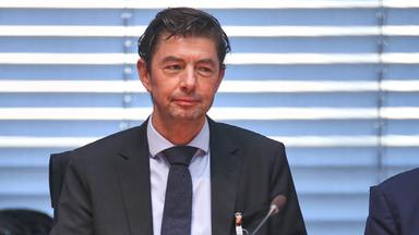 Drosten verteidigt Maßnahmen, räumt aber auch Fehler ein