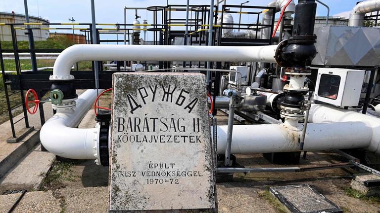 Die Empfangsstation der Erdöl-Pipeline „Druschba“ in der Duna-Raffinerie von MOL Group bei Százhalombatta, südlich von Budapest. Aufgenommen am 5. Mai 2022. (Archiv)