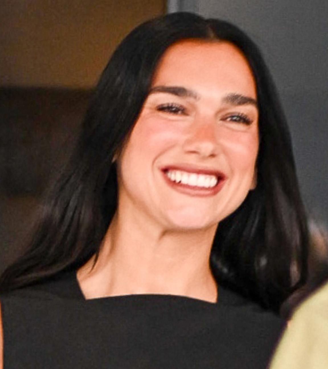 Dua Lipa verlässt ihr Hotel um zum Gare du Nord fahren am 07.07.2025.