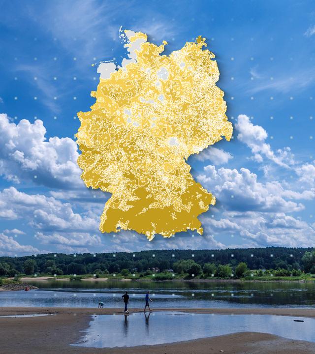 Das Bild zeigt eine ausgetrocknete Bucht neben dem Anleger der Elbfähre.