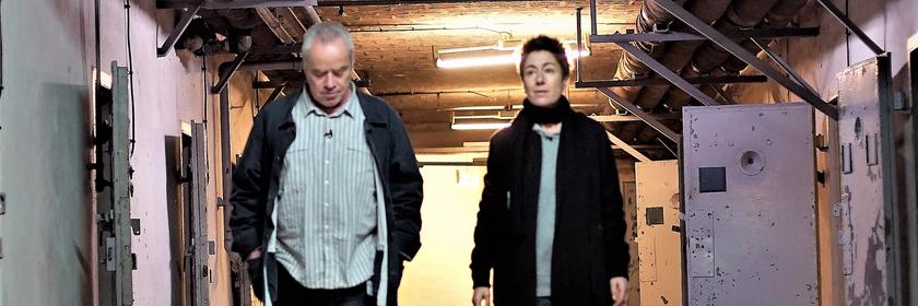 Dunja Hayali in der Gedenkstätte Hohenschönhausen