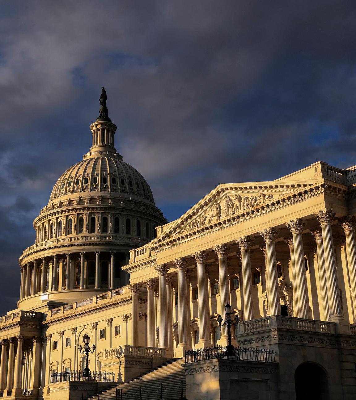 Dunkle Wolken über Kapitol in Washington, Archivbild