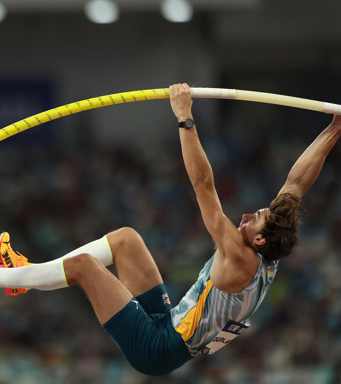 Armand Duplantis aus Schweden in Aktion beim Stabhochsprung der Männer