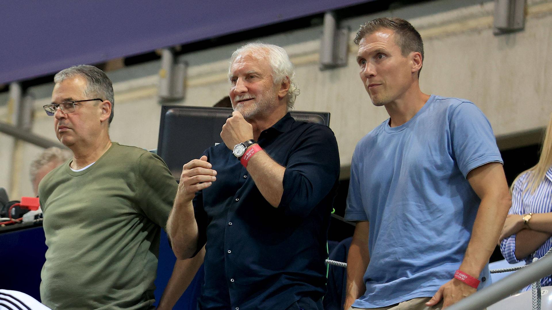 DFB-Spitze um Rettig, Völler und Wolf verfolgt das Spiel. 