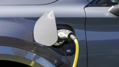 E-Auto an Ladesäule