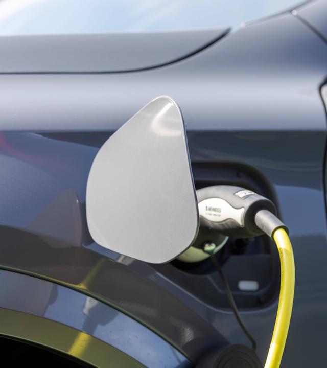 E-Auto an Ladesäule