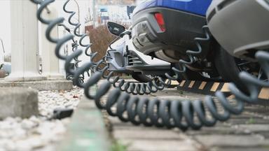 E-Autos am Ladekabel