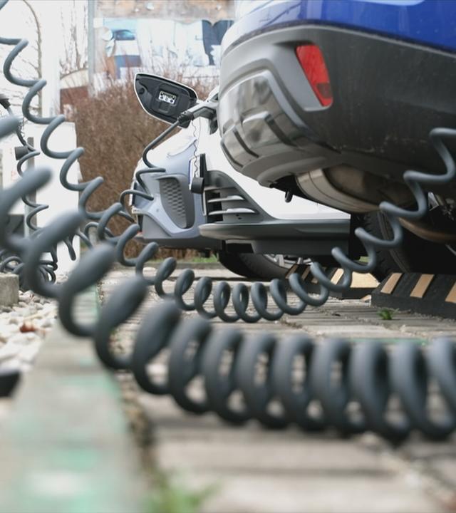 E-Autos am Ladekabel