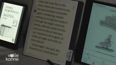 Verschiedene E-Book-Reader mit Text