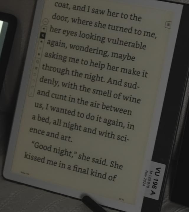 Verschiedene E-Book-Reader mit Text