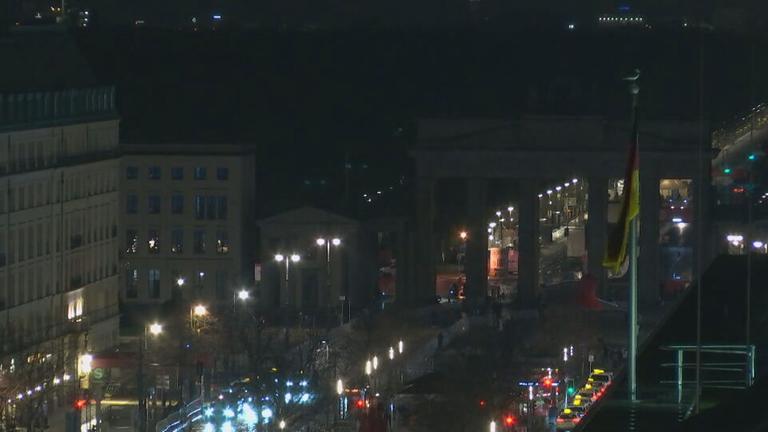 Berlin ist während des Earth Hour's zu sehen: Die Lichter des Brandenburger Tors sind aus.