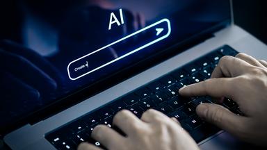 KI-Prompt zur Erstellung von Inhalten oder Texten mit Laptop und künstlicher Intelligenz.