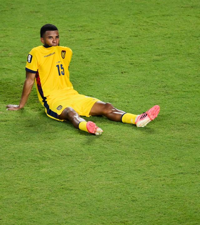 Ecuadors Pedro Vite sitzt nach dem 0:0 gegen Curacao enttäuscht auf dem Rasen