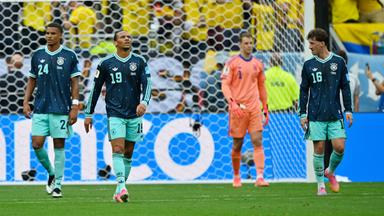 Leroy Sané, Malick Thiaw, Torwart Manuel Neuer und Angelo Stiller (Deutschland) nach dem 2:1 für Ecuador im WM-Gruppenspiel der FIFA Fußball-WM 2026.