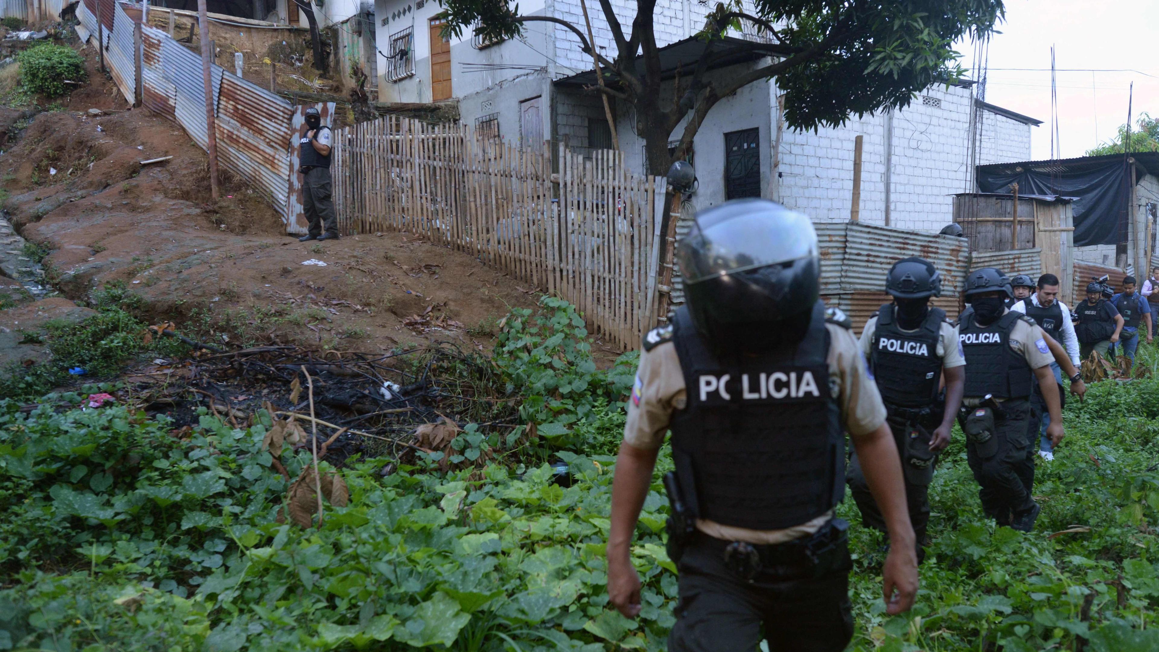 Ecuadorianische Poliziten beim Einsatz gegen Drogenkartelle