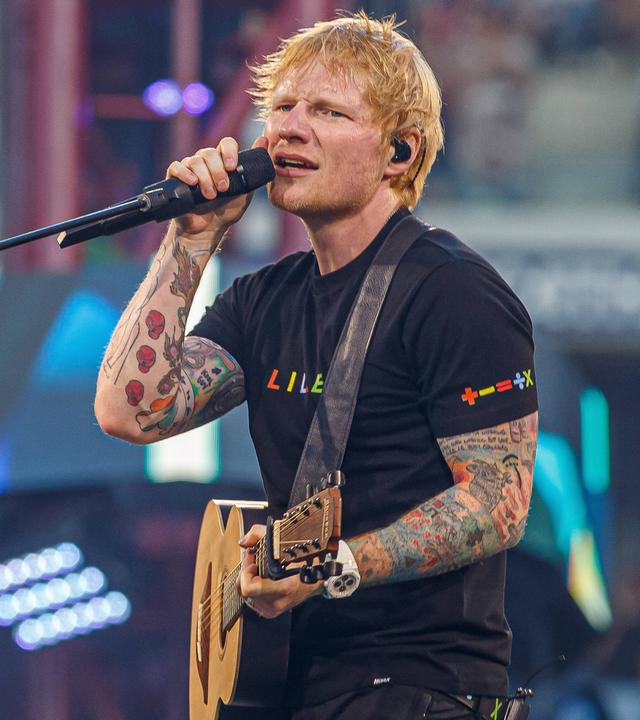 Sänger Ed Sheeran während eines Konzerts im Pierre Mauroy Stadion in Lille, Frankreich. (Archiv)