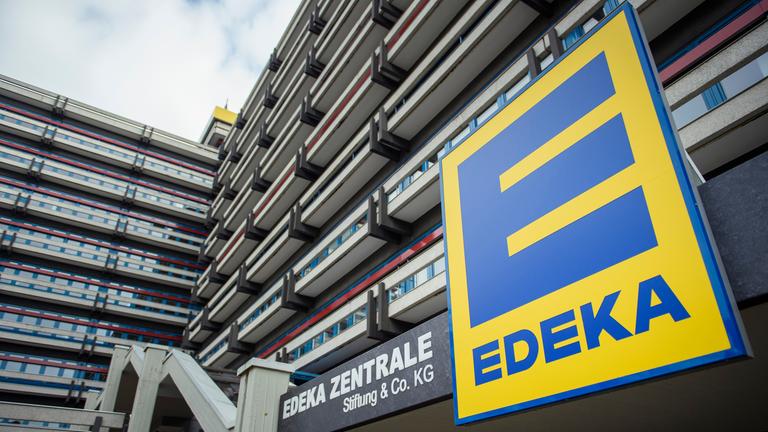 Die Fassade der Edeka-Zentrale in Hamburg.