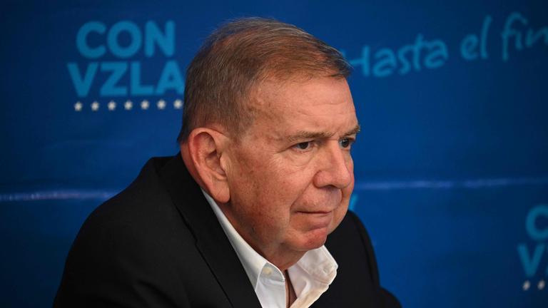 Edmundo González Urrutia spricht bei einer Veranstaltung.