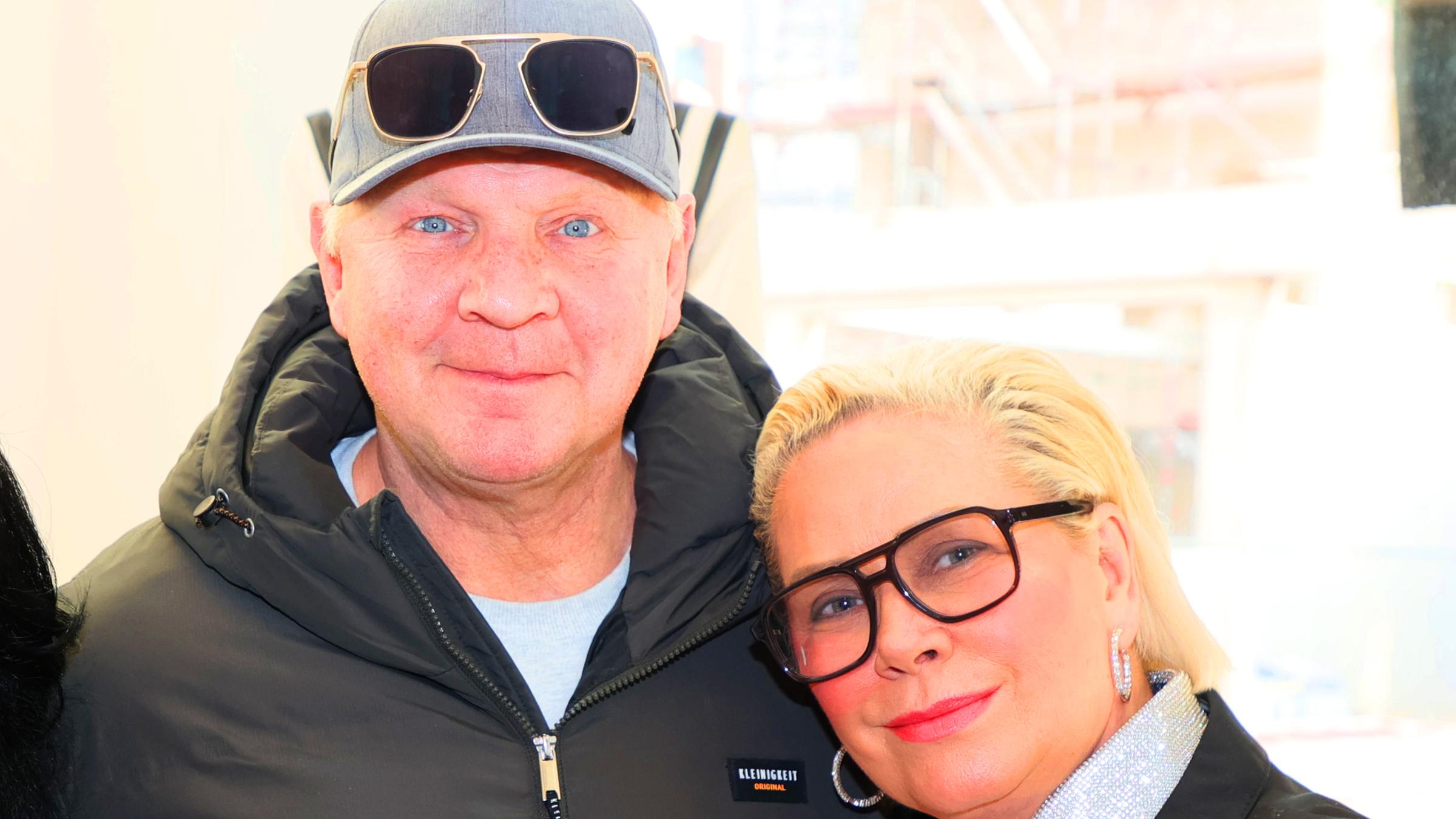 Claudia Effenberg möchte ihren Mann Stefan zum dritten Mal heiraten – in einem selbstdesignten weißen Prinzessinnenkleid. Nach Claudias Lungenembolie wollte Stefan das Ehegelübde erneuern. (20.08.2025)