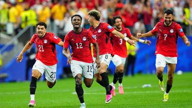 Ägyptens Spieler jubeln nach dem Sieg im Elfmeterschießen.