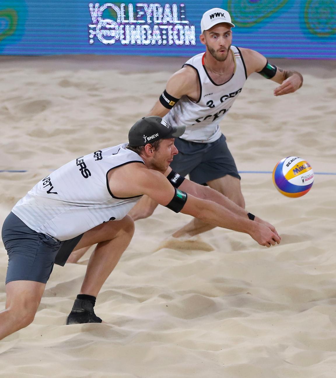 Nils Ehlers (vorne) und Clemens Wickler im WM-Viertelfinale gegen Perusic/Schweiner (CZE) in Aktion