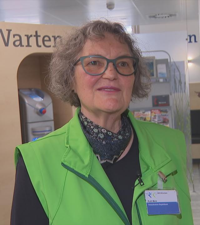 Ehrenamtliche Helferin in der Notaufnahmer