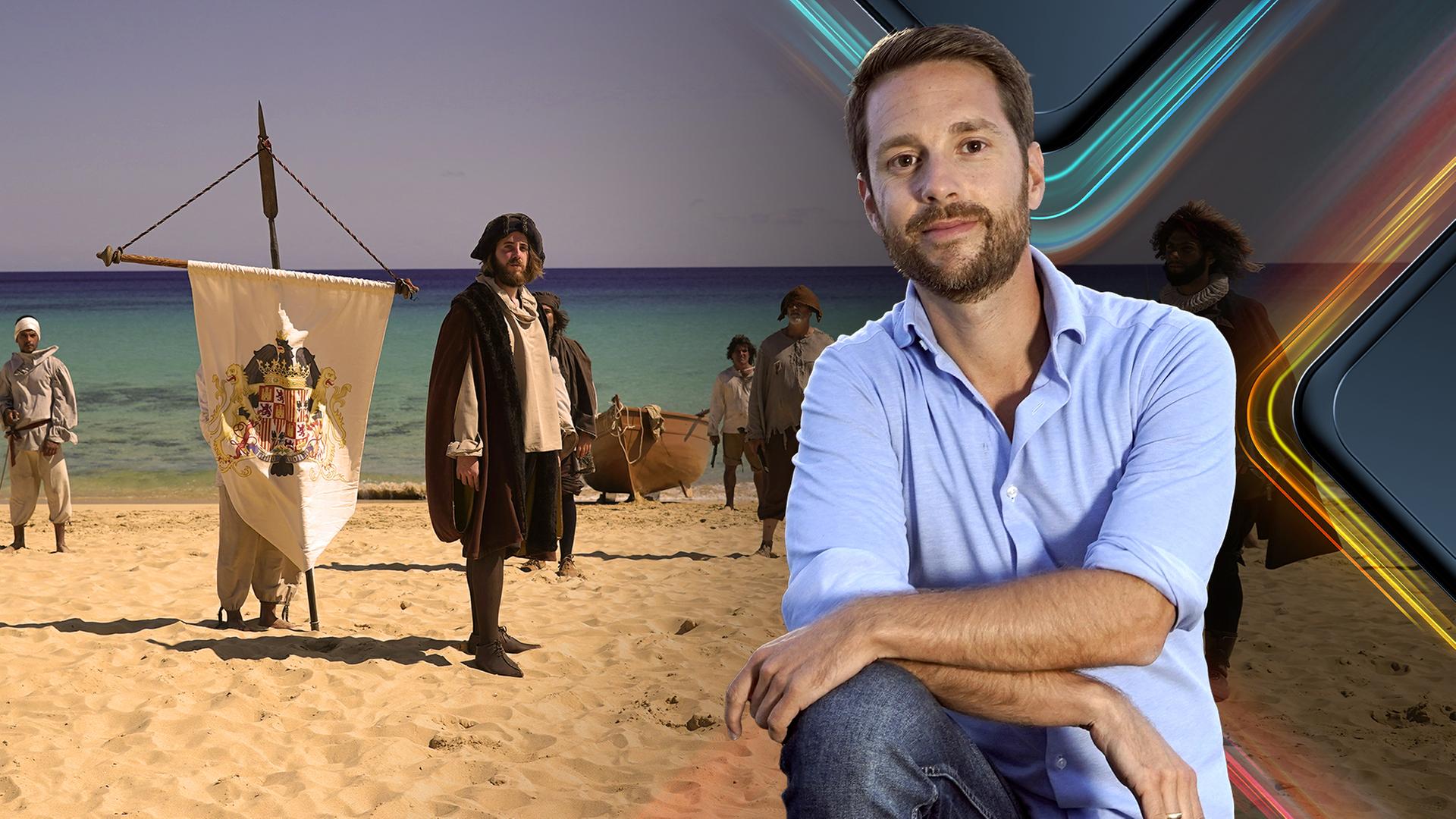 Spielszene: Kolumbus (Pedro Monteiro) steht an einer Küste.