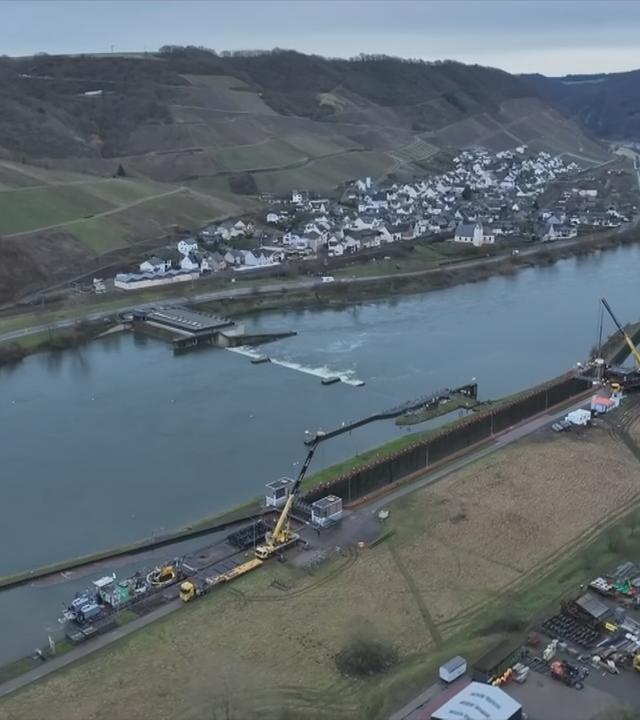 Einbau des neuen Schleusentors  