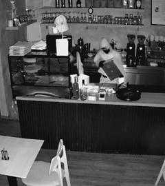 Diebe brechen in ein Kaffee ein und klauen Geld aus der Kasse.